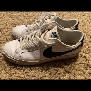 Nike Low Blazers